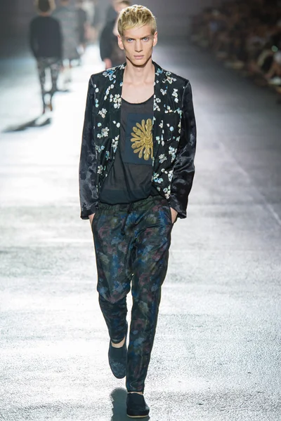 Look 44